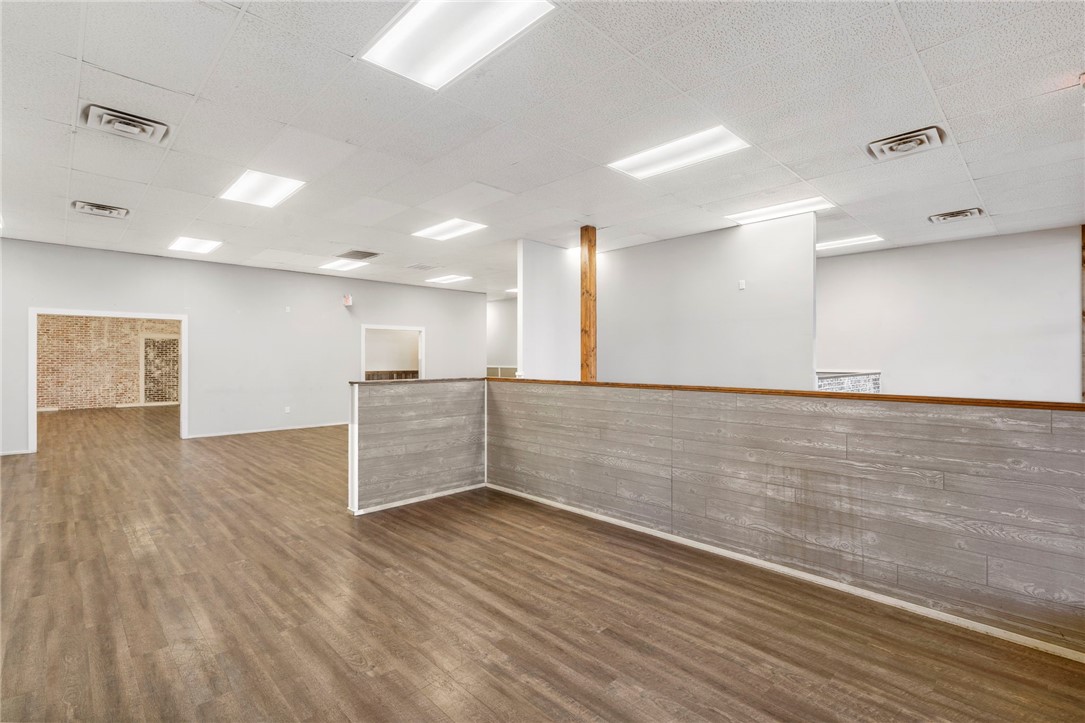 07-17-33-SILOAM SPRINGS - Commercial Lease