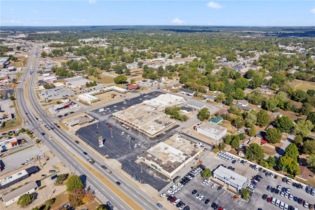 07-17-33-SILOAM SPRINGS - Commercial Lease