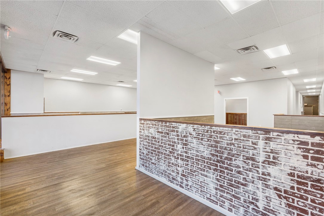 07-17-33-SILOAM SPRINGS - Commercial Lease