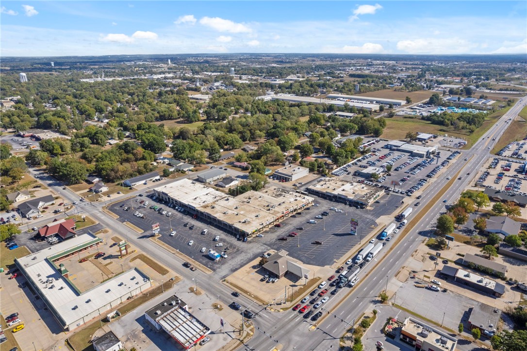 07-17-33-SILOAM SPRINGS - Commercial Lease