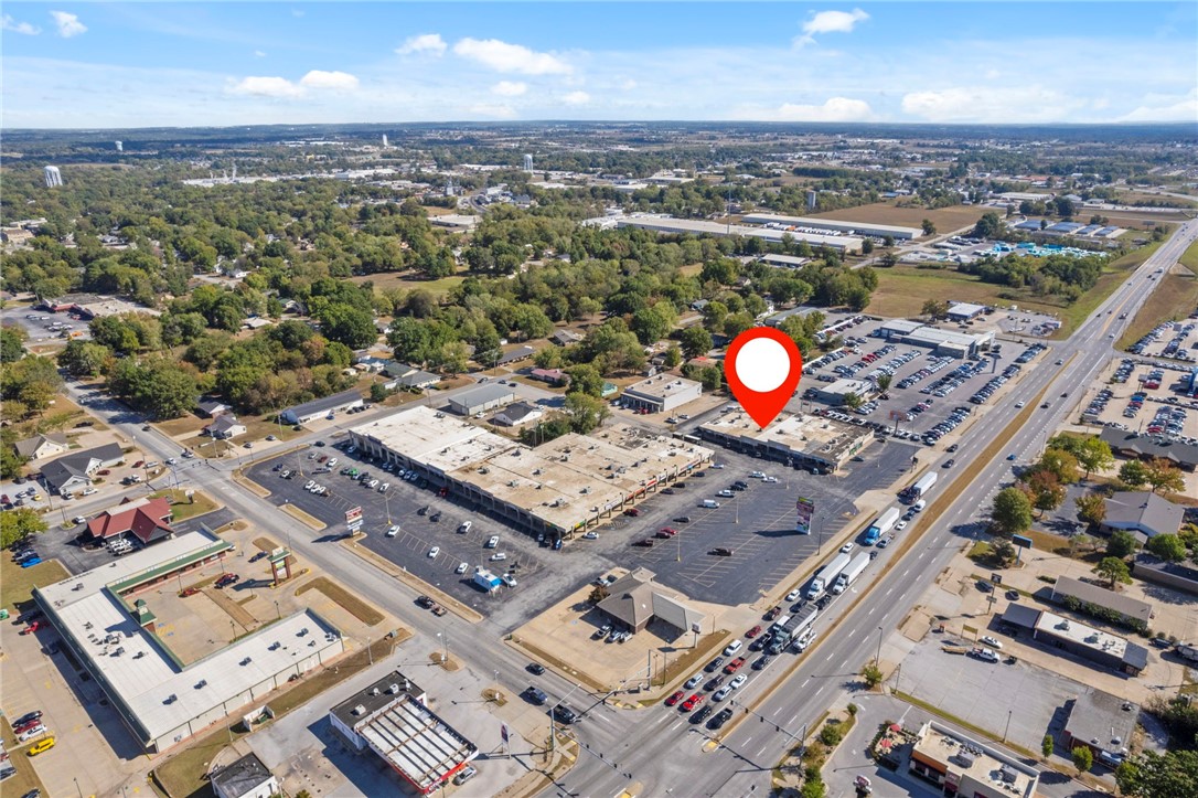 07-17-33-SILOAM SPRINGS - Commercial Lease