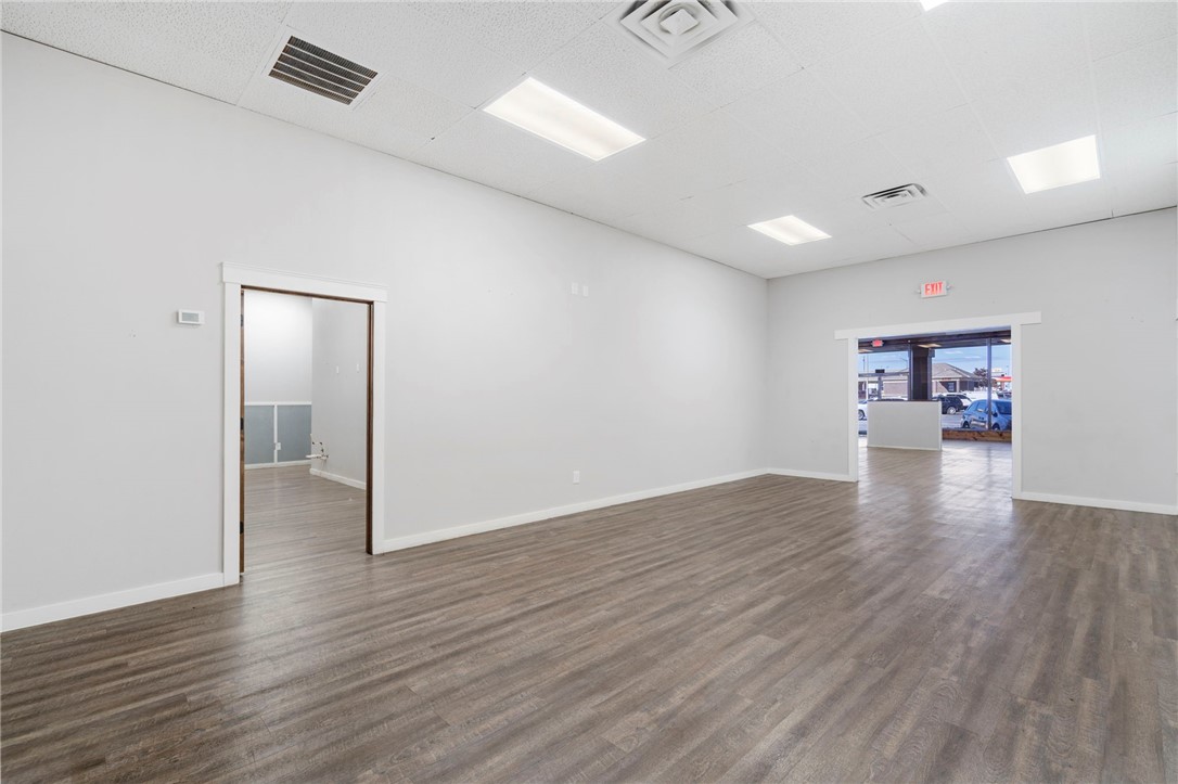 07-17-33-SILOAM SPRINGS - Commercial Lease