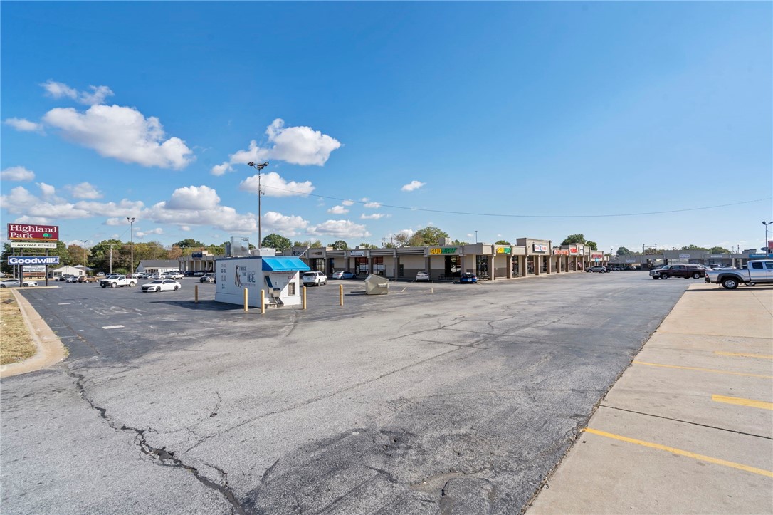 07-17-33-SILOAM SPRINGS - Commercial Lease