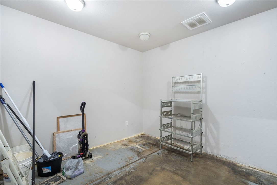 07-17-33-SILOAM SPRINGS - Commercial Lease