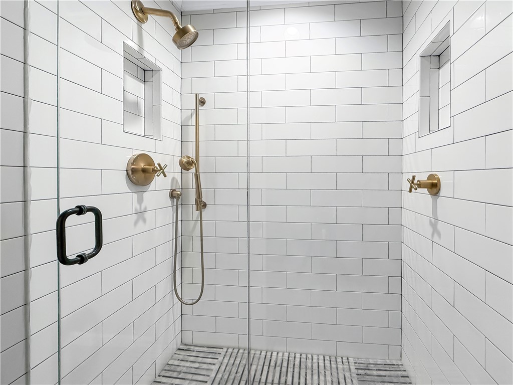 Pinnacle Town Homes Rogers - Residential Lease