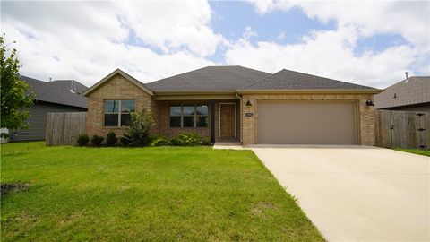Photo of 1904 Hudson Drive, Siloam Springs, AR 72761 (MLS # 1351888)