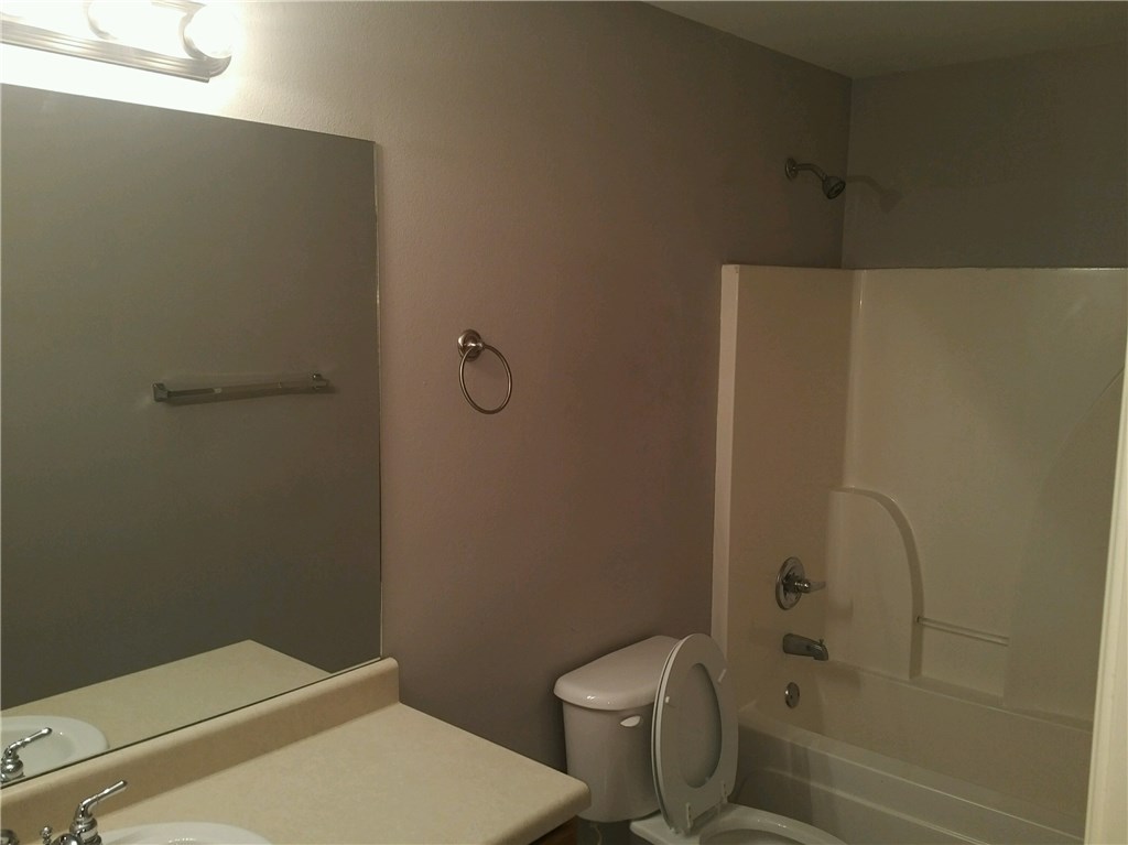 GRAYSTONE SUB-CENTERTON - Residential Lease