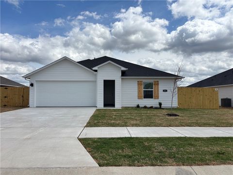 Photo of 561 Raegan Street, Prairie Grove, AR 72753 (MLS # 1340356)