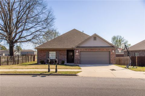 Photo of 2201 Aspen, Siloam Springs, AR 72761 (MLS # 1339709)