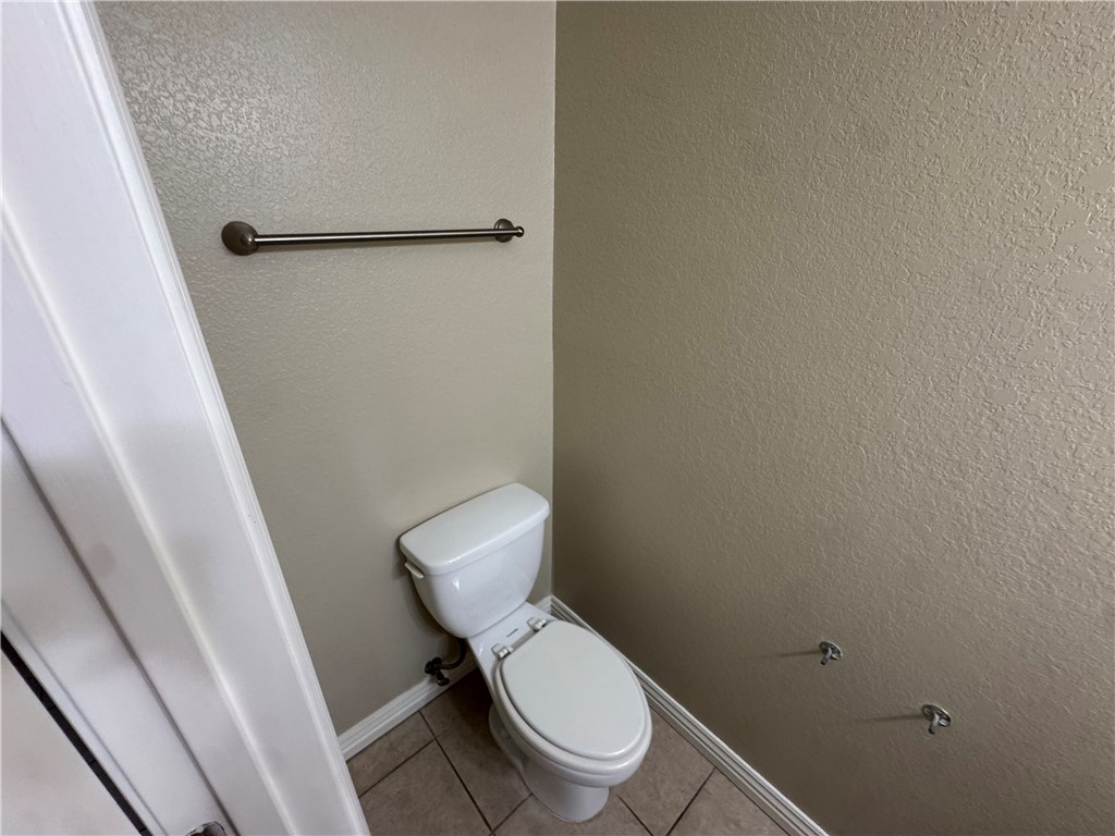 Wood Av. Condo-Hpr - Residential Lease