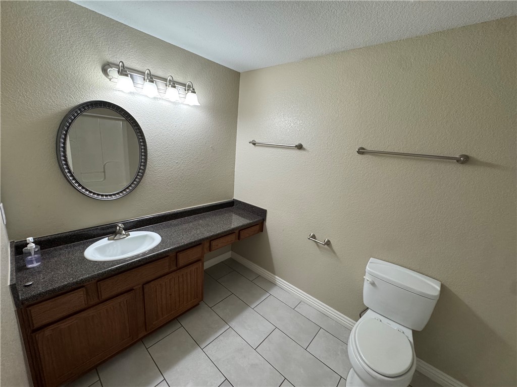 Wood Av. Condo-Hpr - Residential Lease