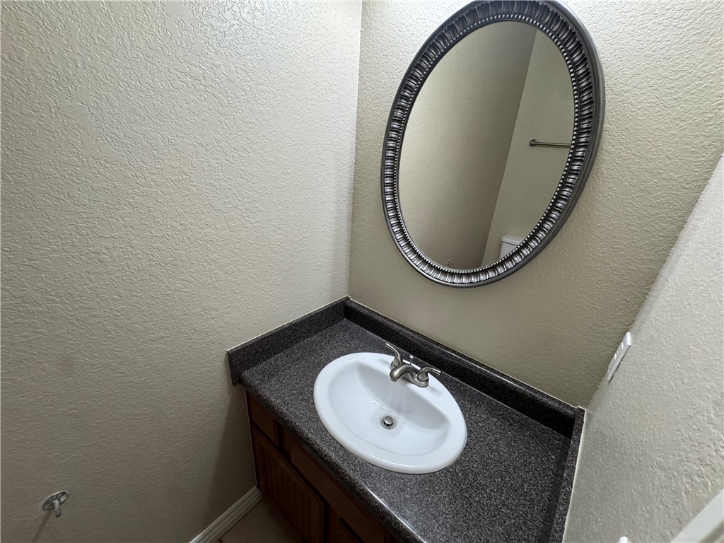 Wood Av. Condo-Hpr - Residential Lease