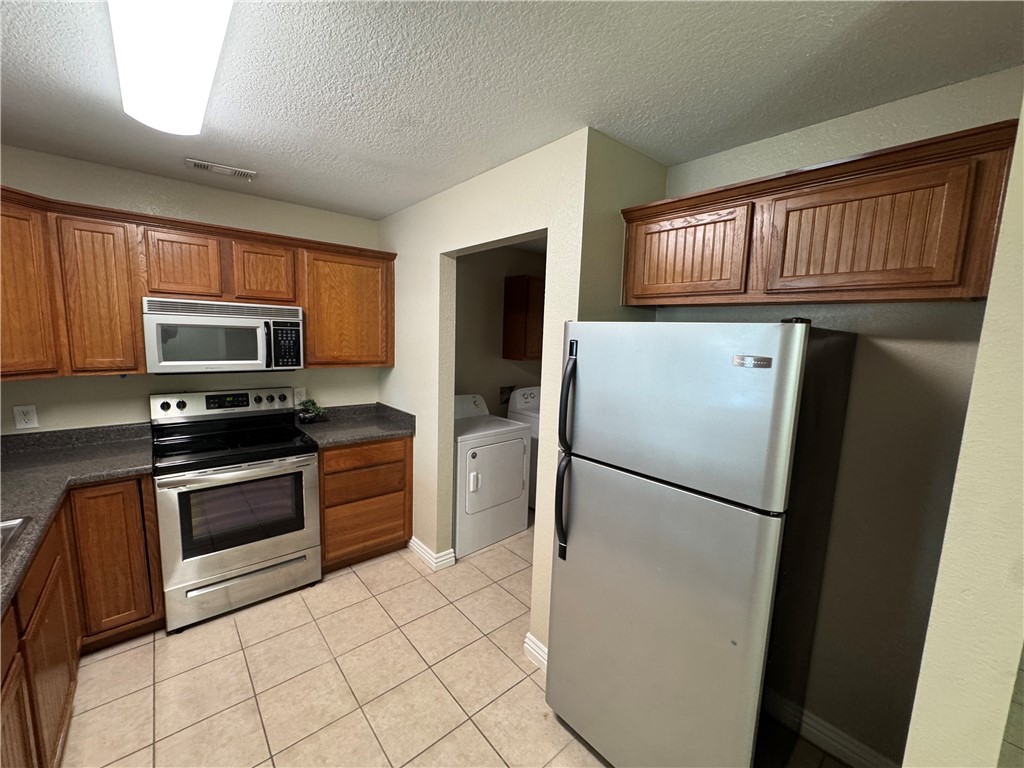 Wood Av. Condo-Hpr - Residential Lease
