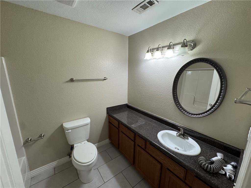 Wood Av. Condo-Hpr - Residential Lease