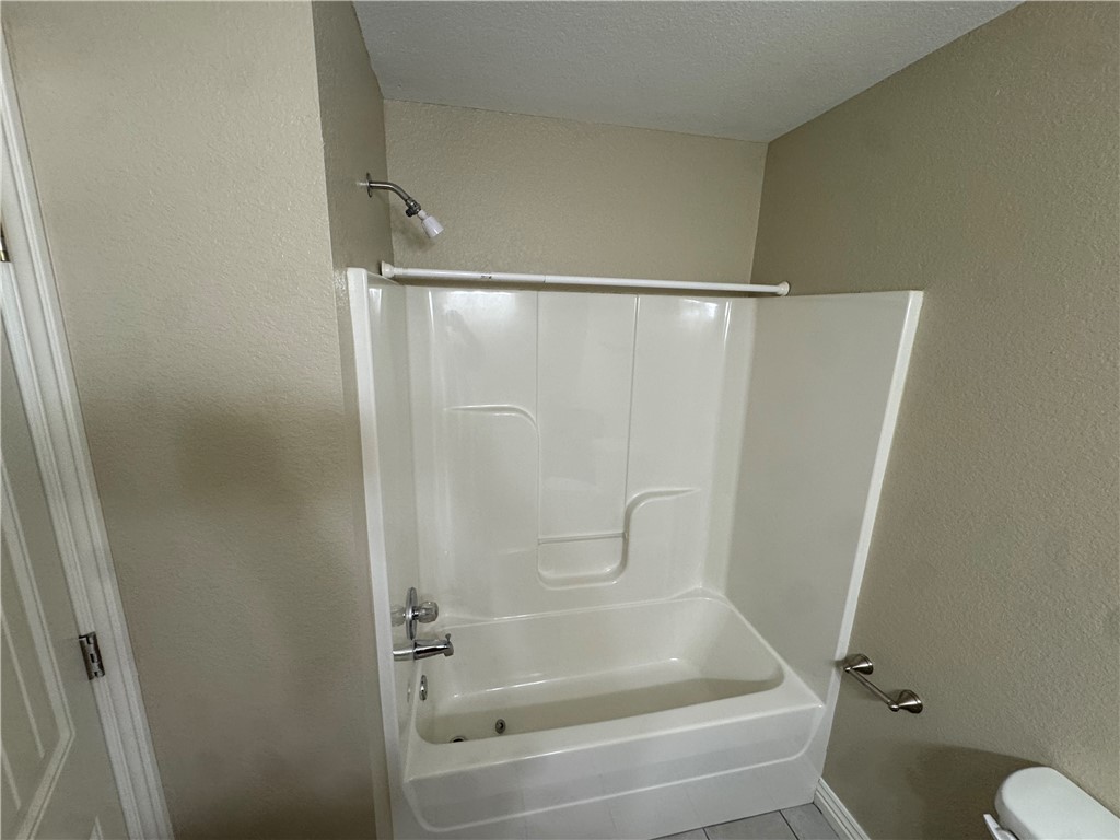 Wood Av. Condo-Hpr - Residential Lease