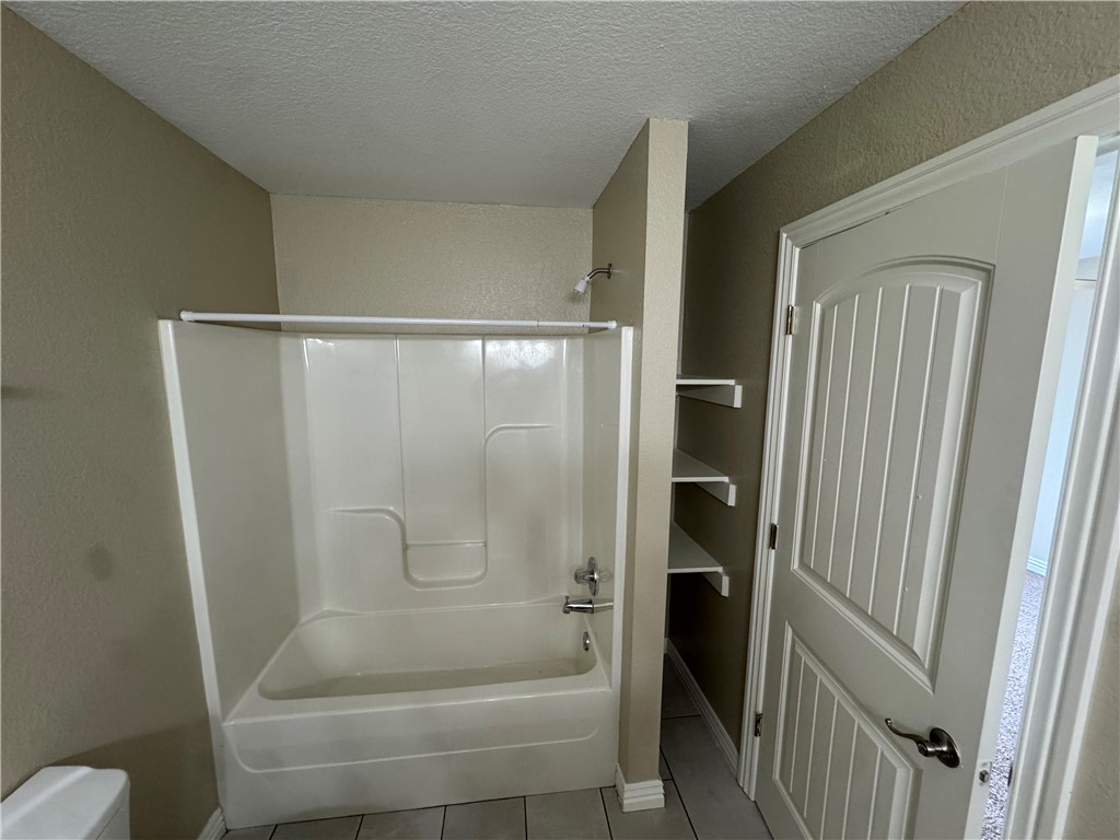 Wood Av. Condo-Hpr - Residential Lease