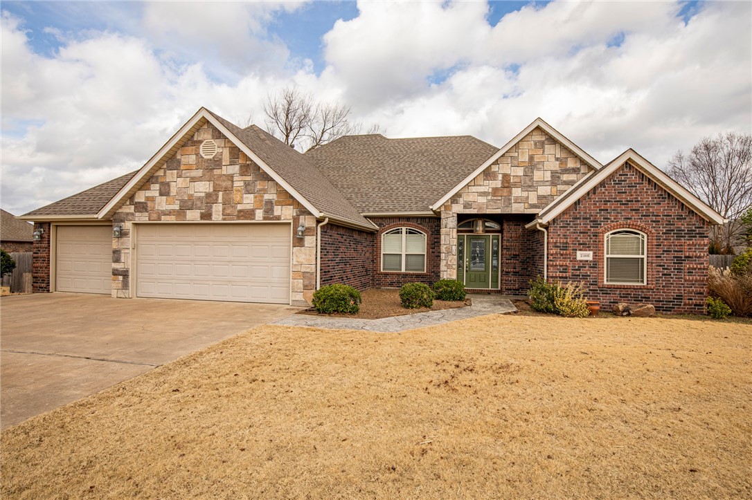 Great home in Wildwood Subdivision. 4 bedroom 2 bath home plus office. Features split floor plan, hardwood flooring thru main living area, tile in kitchen and baths. Formal dining room. Granite counters and stainless appliances. Gas fire place in living room. Lots of crown molding throughout. Master bath has new tile shower and separate jetted tube, duel sinks and large walk in closet. Lots of storage. 3 car garage, fenced yard, storage shed and deck.