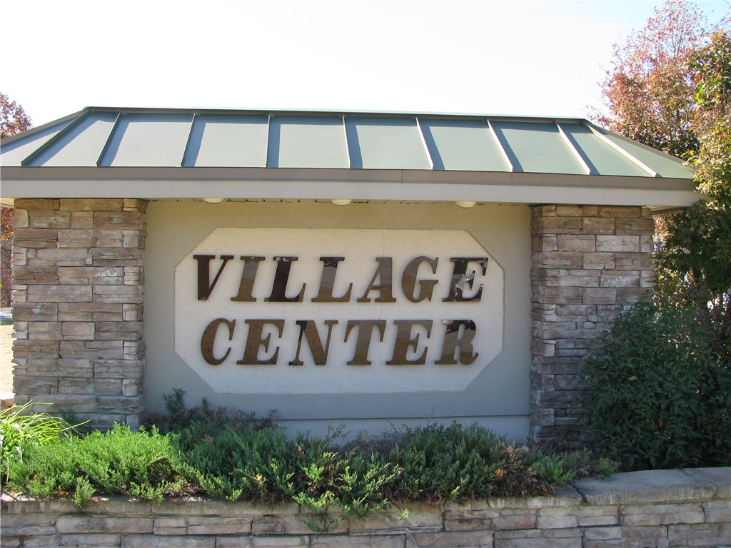 Great location In The Growing Area Of Bella Vista.Hwy Frontage Exposure With High Traffic Count & Visibility.Well Maintained Multi Use Complex With Thriving Businesses Operating.