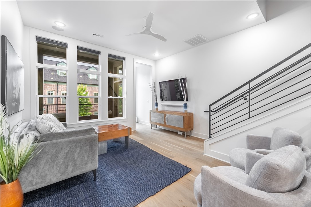 T J HOLLANDS SUB-BENTONVILLE - Residential