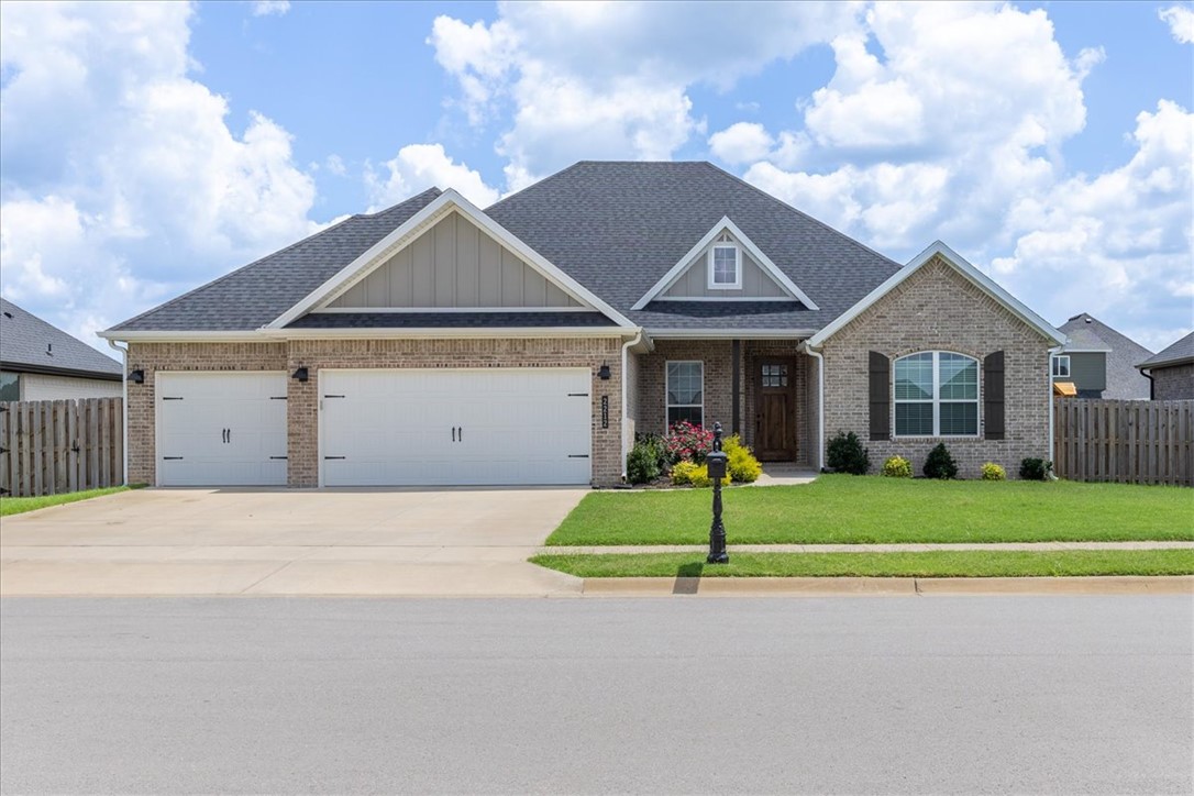 Photo 1 of 34 — 2212 Abbott Lane, Pea Ridge, AR 72751
