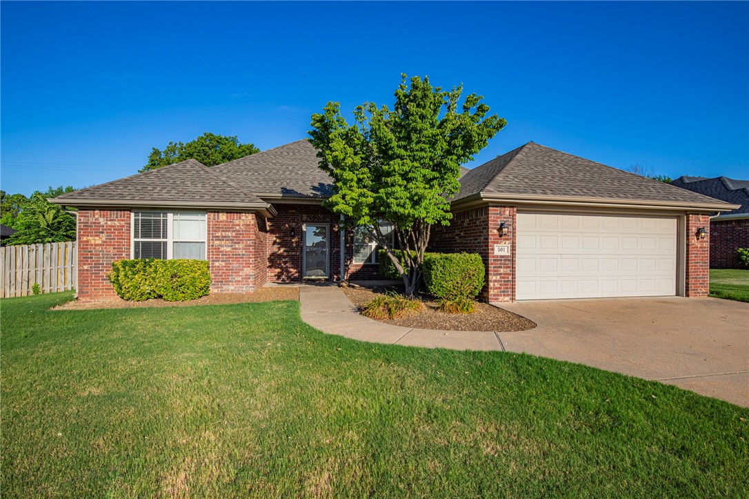 Great 4 bedroom 2 bath home in Sienna Estates. All new wood style flooring though home, fresh paint, large fenced yard. Granite counters, trey ceiling in living room with gas fireplace. Master bedroom/bath features separate shower and jetted tub, and double sinks. Community pool and club house included.