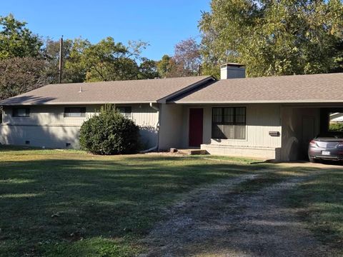 Photo of 900 E Ash Street, Fayetteville, AR 72703 (MLS # 1327544)