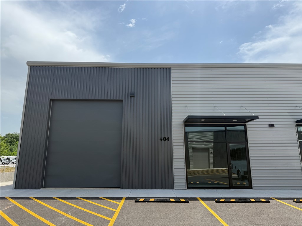 This newly constructed flex space warehouse is available for lease in a prime Cave Springs location, just off Highway 112. The versatile property is ready for custom build-out to suit your specific business needs, offering a 12x14 overhead garage door with a loading dock, space for multiple offices, and a kitchenette. It’s an excellent opportunity in a high-visibility, easily accessible area.