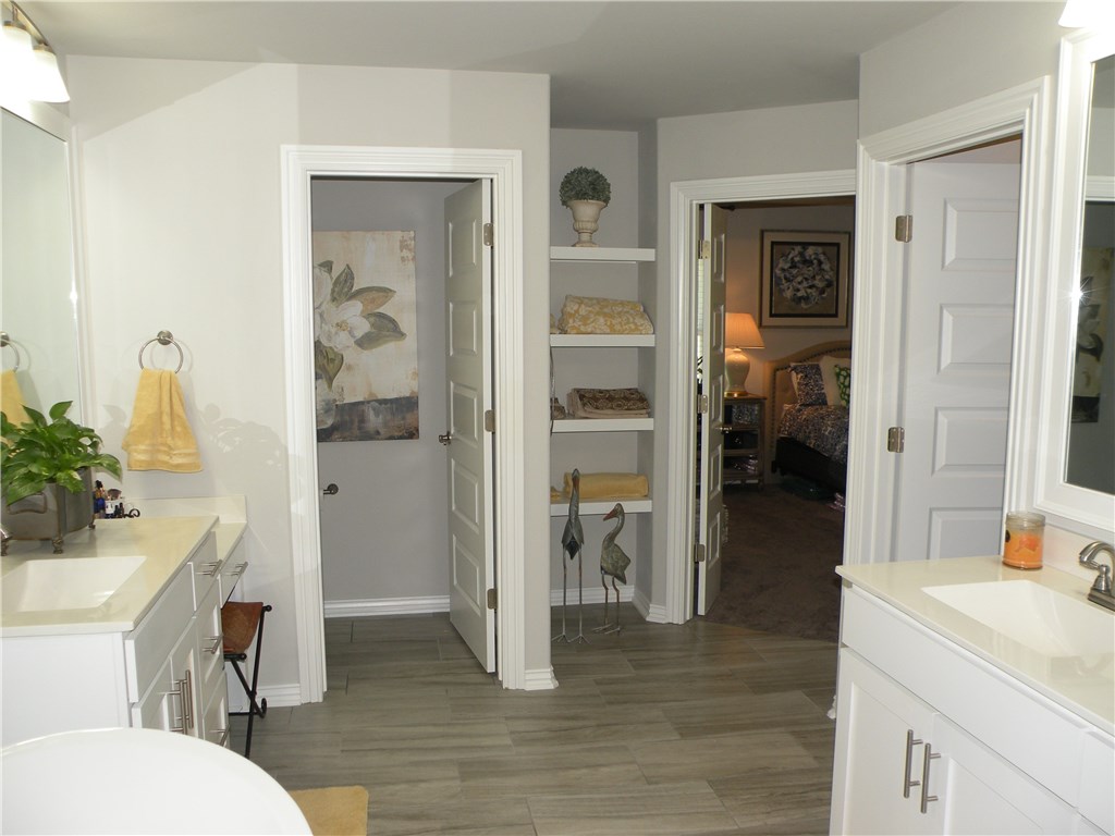 Unit 106 Holiday Island - Residential