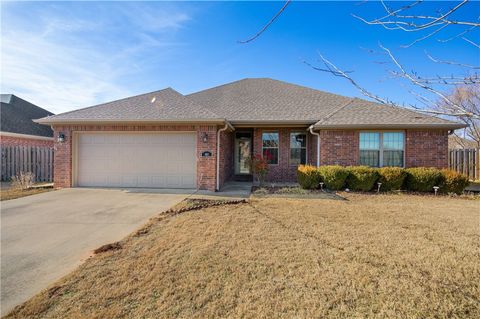 Photo of 402 Arch Street, Bentonville, AR 72712 (MLS # 1333685)