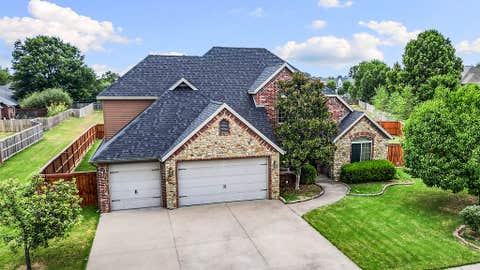 Photo of 2711 SE 7Th Street, Bentonville, AR 72712 (MLS # 1357647)