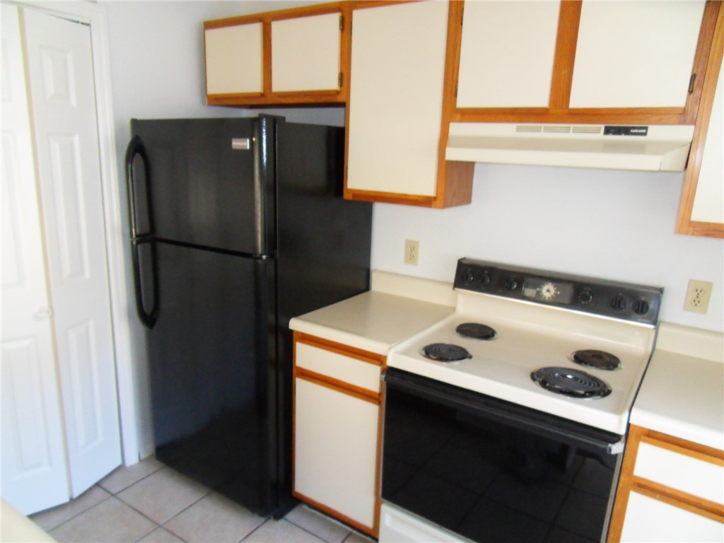 Fiesta Park Add Ph I - Residential Lease