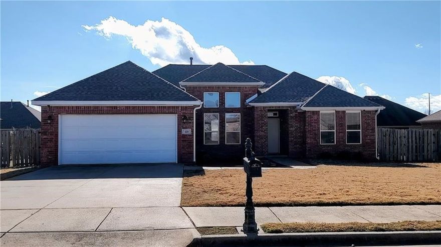 Centerton home in the Bentonville school District. Brick exterior with 3 bedrooms and 2 bathrooms with an open floor plan. New carpet in the bedrooms. Granite counters in the kitchen and a spacious living room with a fireplace. Primary bedroom has a walk-in closet.