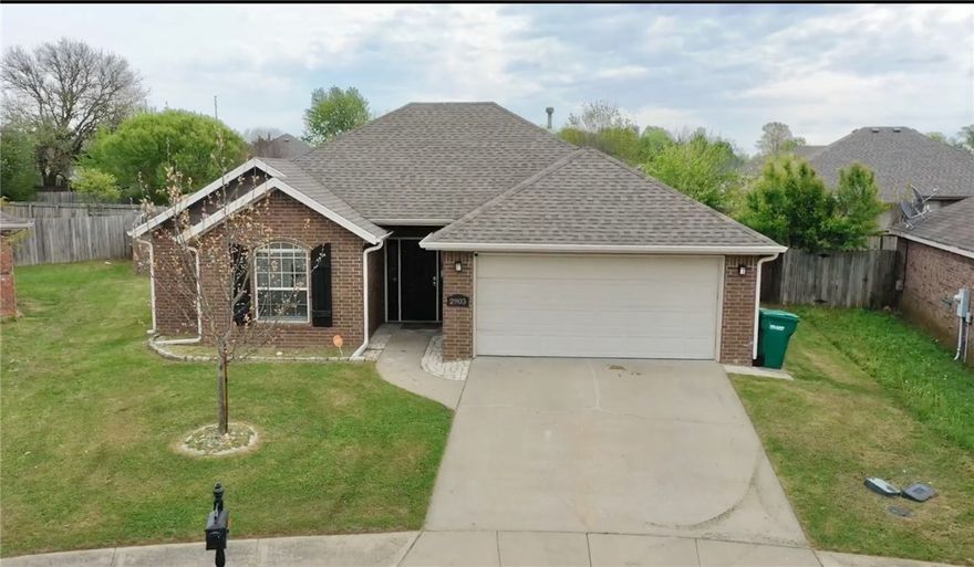 Tucked away in a cul-de-sac, this move-in-ready home features a practical and convenient split floor plan, large living area with cathedral ceilings, a generous eat in kitchen, and a privacy fenced back yard. In total, this home has three bedrooms with walk in closets and two bathrooms.

Conveniently located with easy access to I-49, this home is just minutes from downtown Rogers, Beaver Lake, The Railyard Bike Park, local breweries, hospitals, Rogers Executive Airport, schools, parks, shopping, dining, and more.

Easy to show and ready for its next owner!