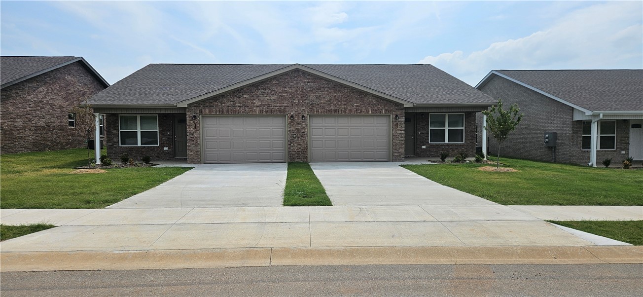 Brand new duplexes in Bentonville close to NWA Regional Airport for lease. Home features 3 bedrooms, 2 bathrooms, 2 car garage, LVP throughout home, granite countertops, ceiling fans, open floorplan, covered back patio for grilling/entertaining, fenced in yard and all appliances included. 1 month free rent with all 1 year leases signed by September 1st, 2025.