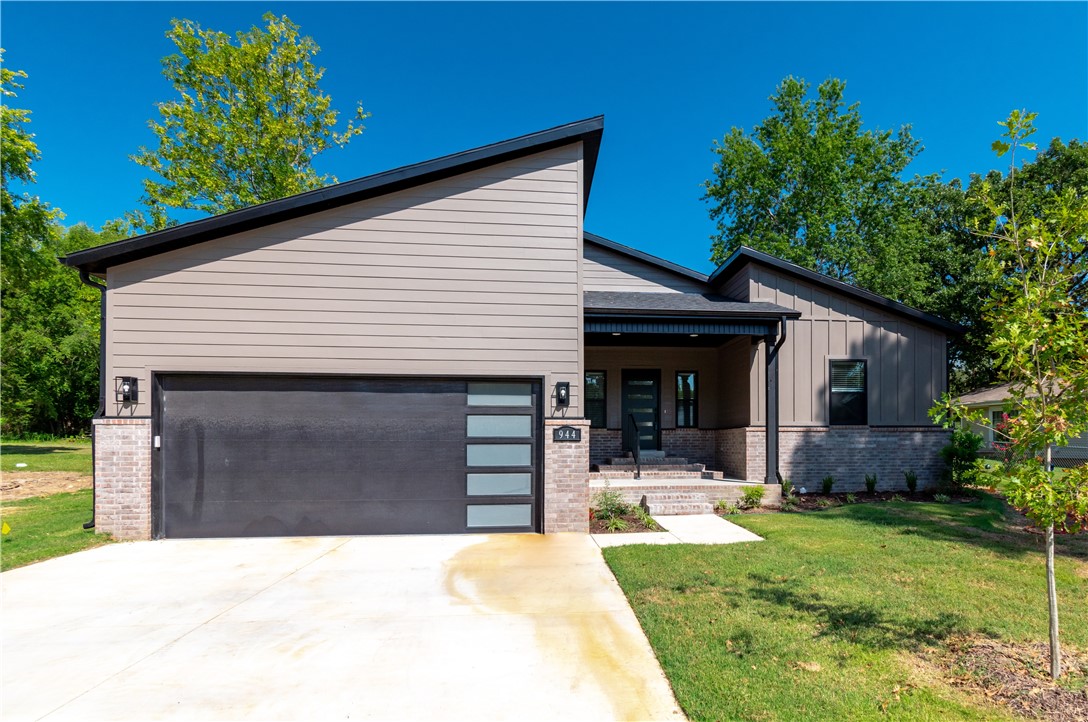 Brand new construction in South Fayetteville, within walking distance to Baum Stadium. 3BR, 2Bath. Large open Living room kitchen area perfect for entertaining. Built ins in the Living room, mud room, large pantry. Nice quiet neighborhood steps away from Greenway trail and park