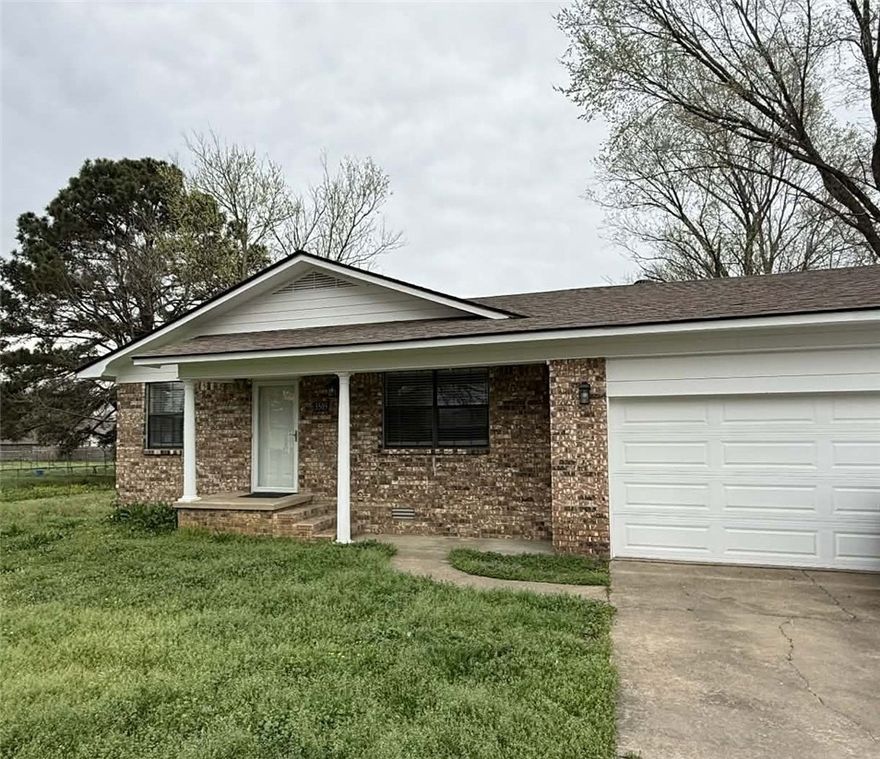 Charming & Updated Home on a Large Lot in Russellville!
Don't miss this move-in ready 3-bedroom, 1.5-bath gem nestled in a quiet Russellville neighborhood! With 1,400 square feet of living space on a generous 0.33-acre lot, this home offers room to breathe both inside and out.
Recent updates make this home truly turnkey, and include a new HVAC system for year-round comfort. The fully fenced backyard is perfect for kids, pets, or simply enjoying your own private outdoor retreat. With a large lot, there's plenty of room to garden, entertain, or just spread out.
Located in the Russellville School District and priced to sell at $158,900, this one checks all the boxes. Schedule your showing today before it's gone!