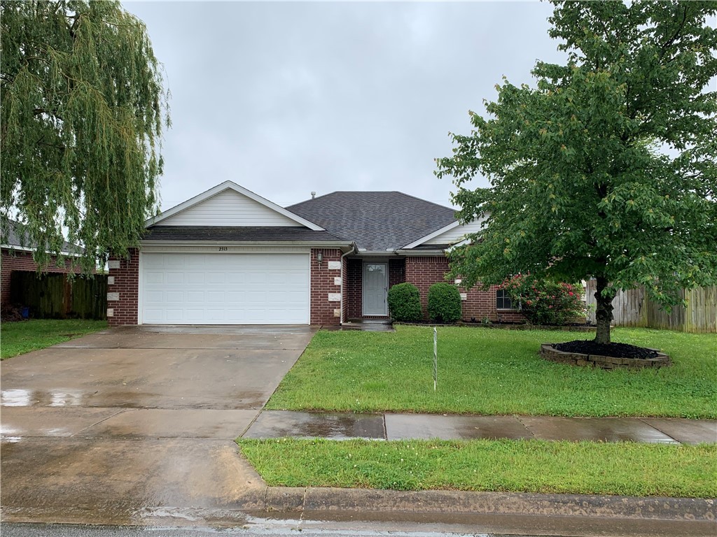 Spacious 3 Bed 2 Bath 1750 sq ft Single Family home in the heart of Bentonville just minutes to everything Bentonville has to offer. This home features a tiled floor kitchen, luxury vinyl plank flooring in living room, all appliances included, a 6 ft privacy fenced yard and more.