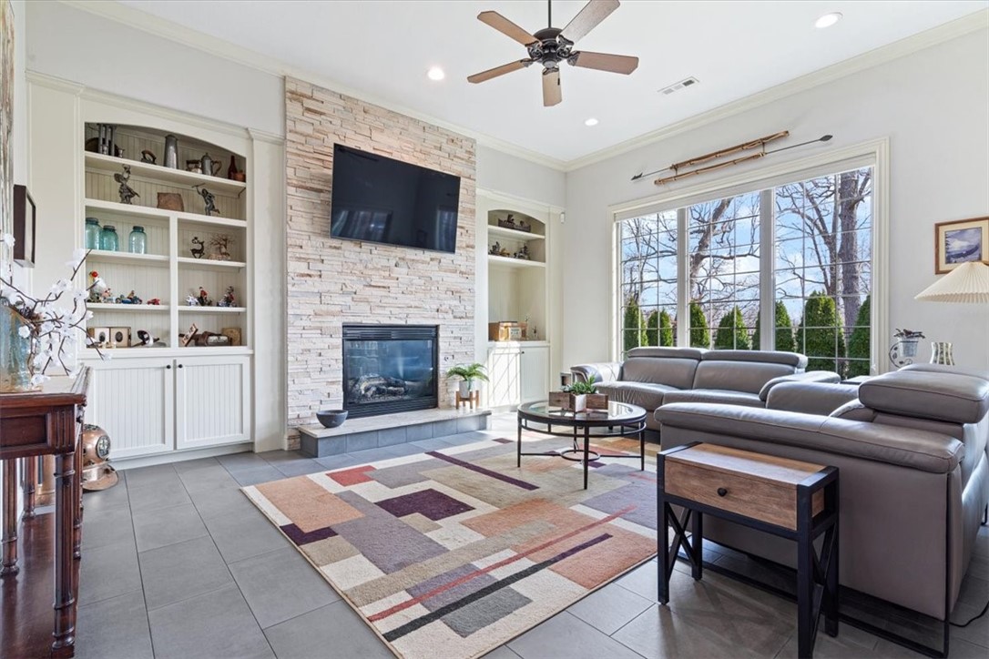 Shadow Valley Ph Vi Rogers - Residential