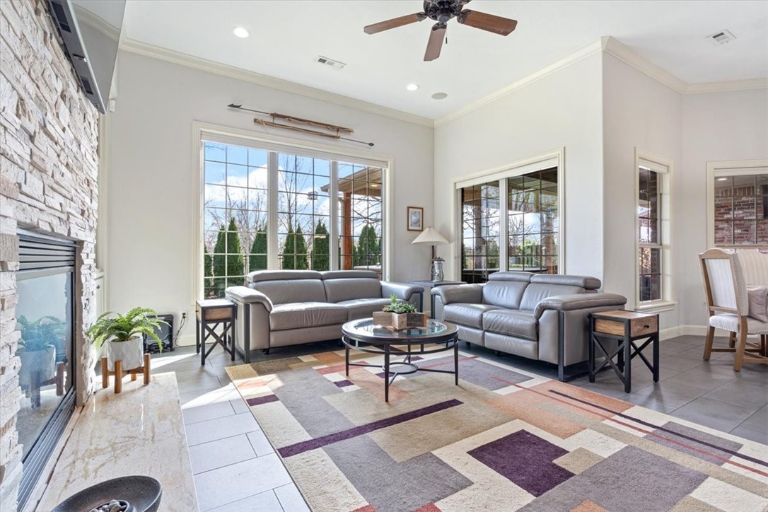 Shadow Valley Ph Vi Rogers - Residential