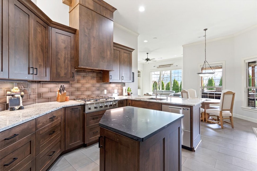 Shadow Valley Ph Vi Rogers - Residential