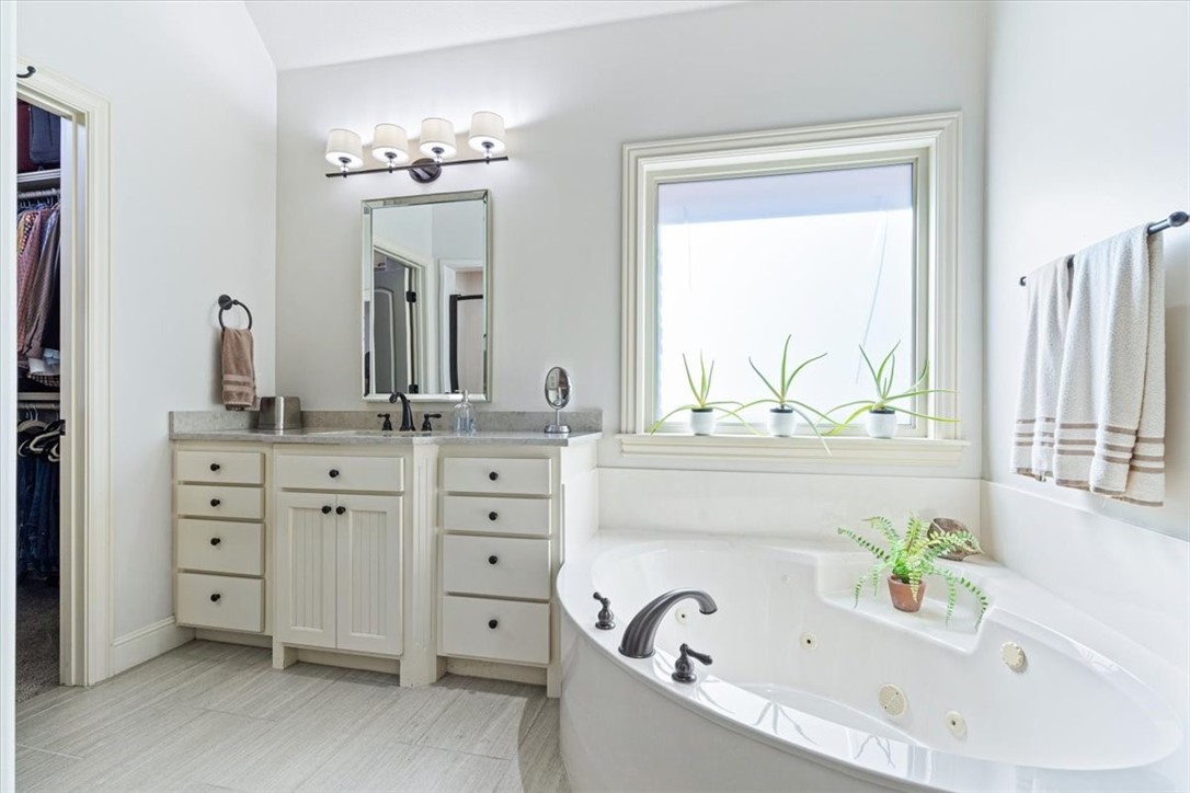 Shadow Valley Ph Vi Rogers - Residential