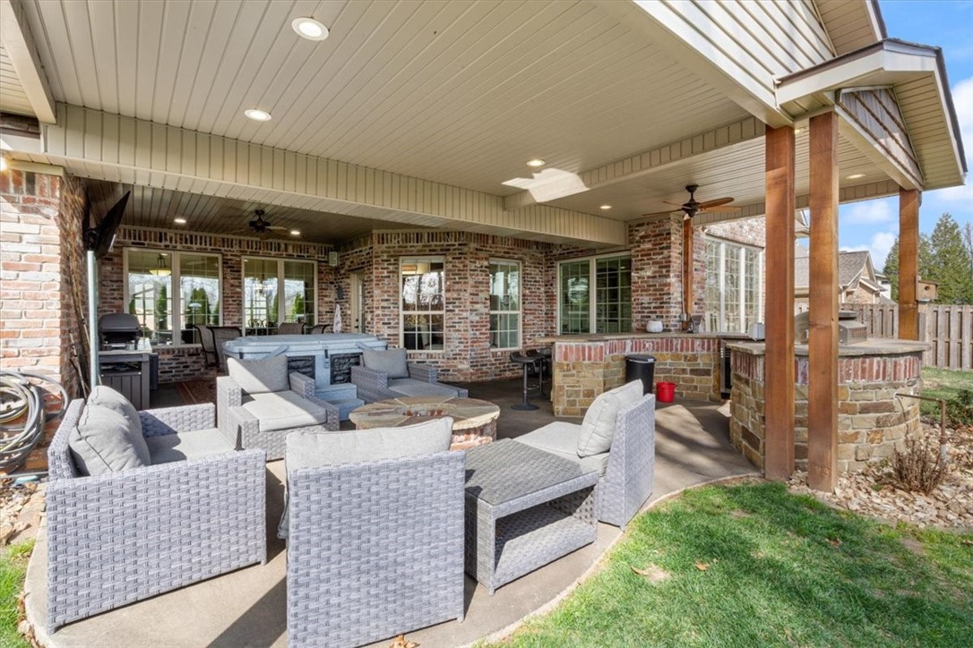 Shadow Valley Ph Vi Rogers - Residential