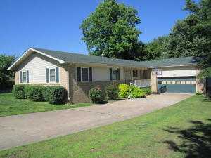 Well maintained home in a great, centrally located neighborhood, end of the road location. 3 bedrooms, 2 baths, with a screened in porch and a bonus/play room. Large master bedroom with private master bath. Large kitchen and wood burning fireplace.