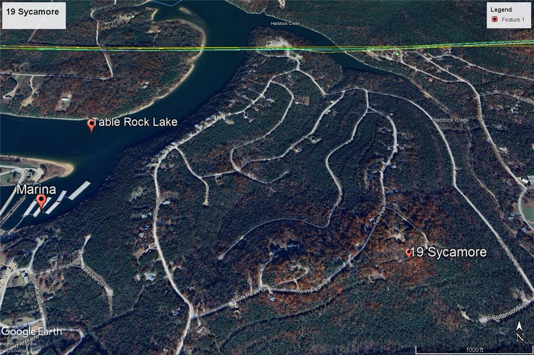 Ready to build your dream home? Quiet and gently wooded with beautiful views, this elevated lot offers the best of both worlds. Enjoy the amenities in Holiday Island like golf courses, a country club, swimming, tennis and a marina with a fishing dock or watch the local fauna from your front porch! Nearby Eureka Springs or Rogers offers great shopping and vibrant cultural hubs.