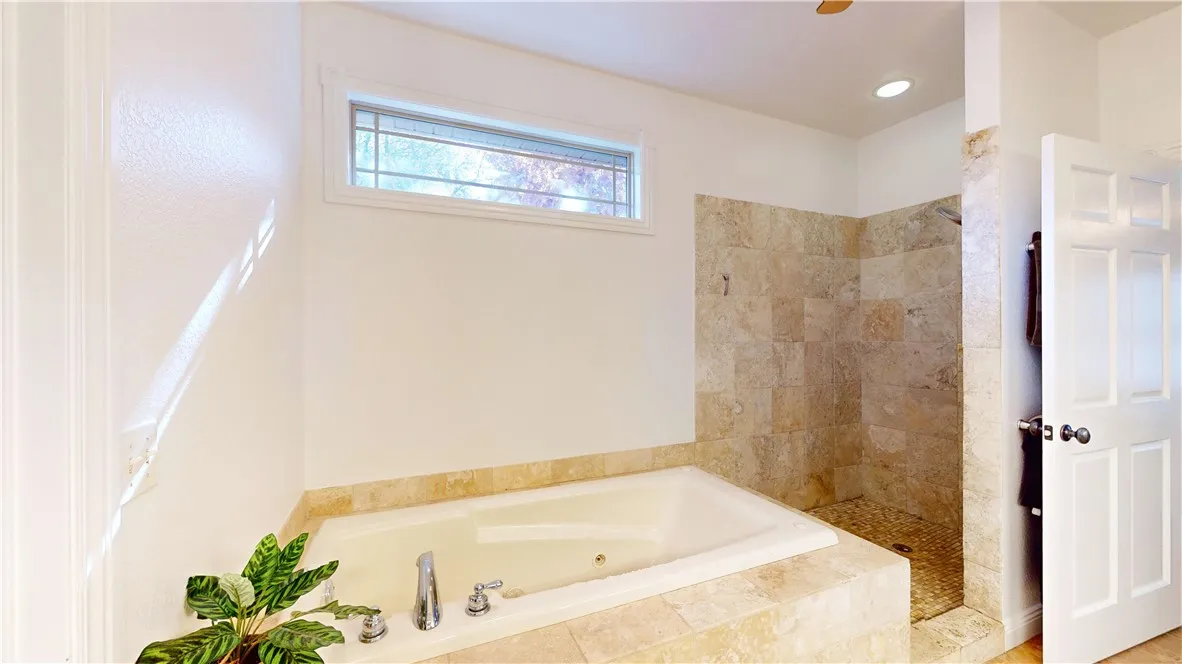 Rogers, Arkansas 72758, United States, 4 Bedrooms Bedrooms, ,4 BathroomsBathrooms,Residential,Active,241197