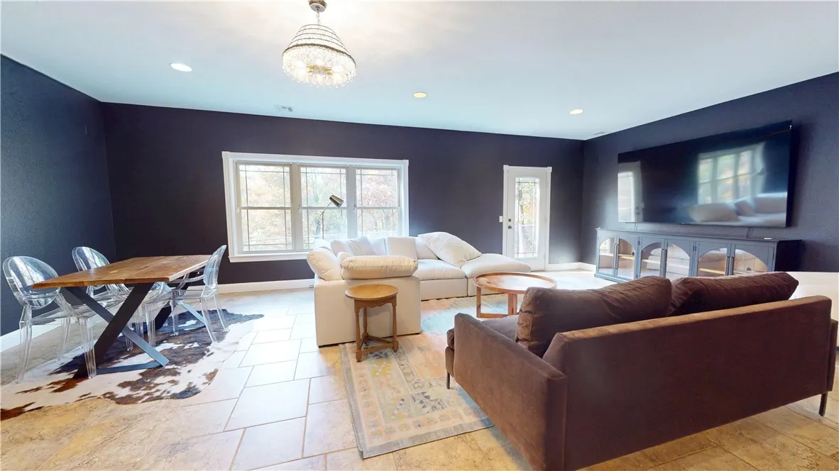 Rogers, Arkansas 72758, United States, 4 Bedrooms Bedrooms, ,4 BathroomsBathrooms,Residential,Active,241197