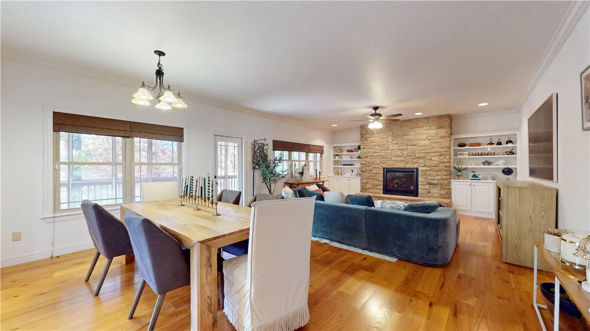 Rogers, Arkansas 72758, United States, 4 Bedrooms Bedrooms, ,4 BathroomsBathrooms,Residential,Active,241197