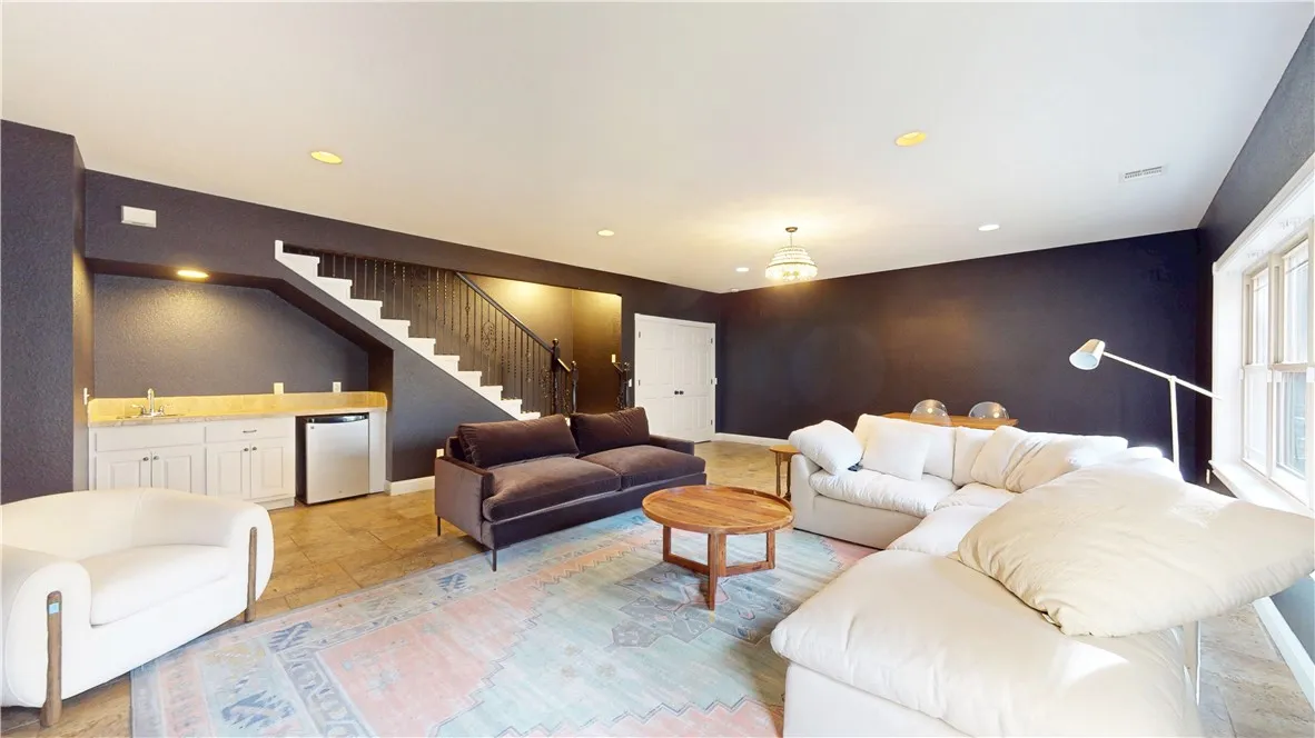 Rogers, Arkansas 72758, United States, 4 Bedrooms Bedrooms, ,4 BathroomsBathrooms,Residential,Active,241197