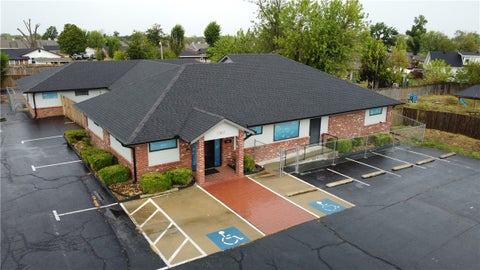 Photo of 1301 W Persimmon Street, Rogers, AR 72756 (MLS # 1363144)