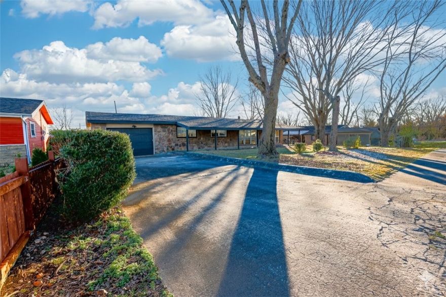 Welcome to this newly remodeled home in Siloam Springs, Arkansas. This property has been updated throughout and offers a clean, modern living space that is move-in ready. Updates include refreshed flooring, fixtures, and finishes designed for both style and functionality.
The kitchen features brand new appliances, providing a fresh and efficient space for daily living.
The home offers a practical layout with comfortable living areas and recent improvements that support low-maintenance ownership. Conveniently located near local shopping, dining, and major roadways, this property presents an excellent opportunity to own a recently updated home in Siloam Springs.